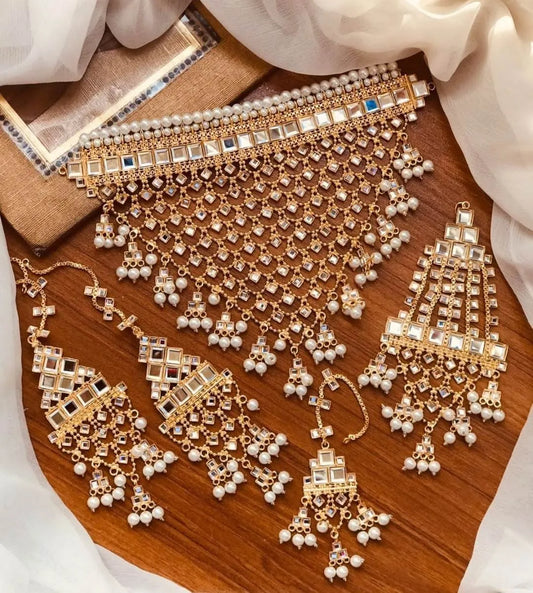 Beautiful Manjus Bridal Set (Golden)